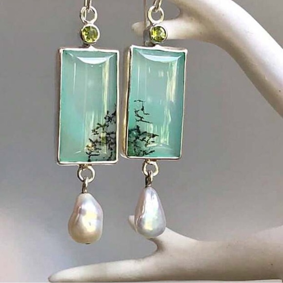 Jewelry - Green Floral Art Drop Earrings